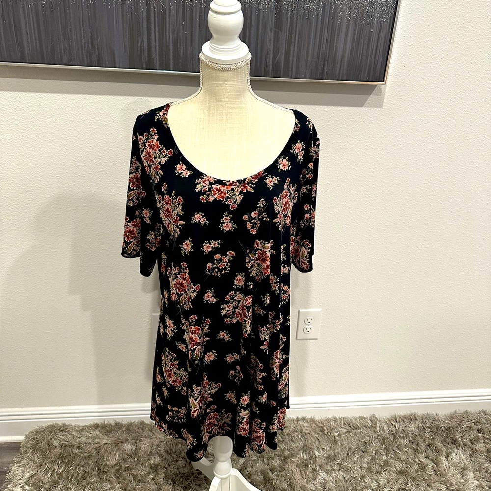 LuLaRoe Short Sleeve Blouse, 3XL.